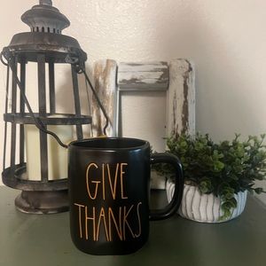 Give thanks rae Dunn